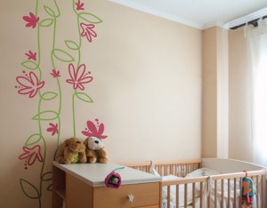 dekorowanie ścian w pokoju małego dziecka